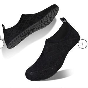 BRAND NEW WATER SOCKS CX-LTJH